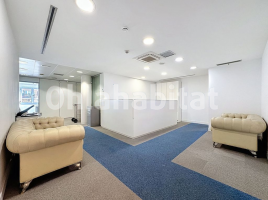 Louer , 860 m², près de bus et de train, Calle de Tuset, 23