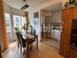 Flat, 94 m², near bus and train