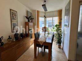 Flat, 94 m², near bus and train