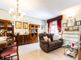 Houses (terraced house), 205 m², near bus and train, Avenida del Vallès