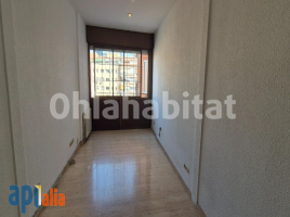 Piso, 67 m², cerca de bus y tren, Travesía Travessera de les Corts