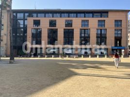 Louer , 75 m², près de bus et de train, Plaza de Josep Pla i Casadevall