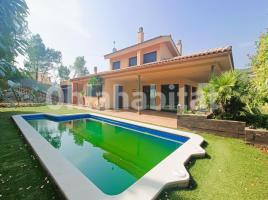 Houses (villa / tower), 405 m², almost new