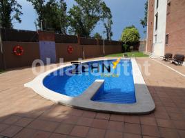 Dúplex, 183 m², cerca de bus y tren, seminuevo