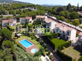  (unifamiliar adossada), 317 m², presque neuf