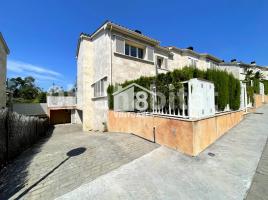  (unifamiliar adossada), 317 m², presque neuf
