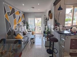Pis, 85 m², près de bus et de train, presque neuf