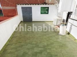 Pis, 227 m², prop de bus i tren