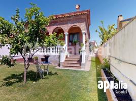  (xalet / torre), 315 m², près de bus et de train, presque neuf