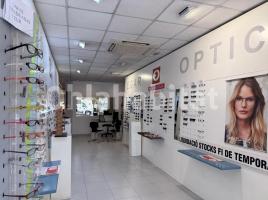 Alquiler local comercial, 108 m², cerca de bus y tren, Calle de Josep Anselm Clavé