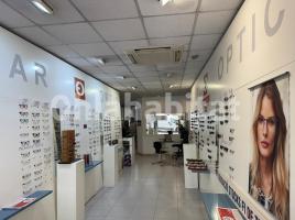 Alquiler local comercial, 108 m², cerca de bus y tren, Calle de Josep Anselm Clavé
