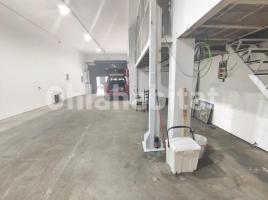Business premises, 180 m², near bus and train, Calle Abat Oliba