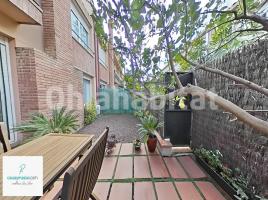 Houses (terraced house), 178 m², near bus and train