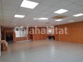 Louer , 408 m², Zona