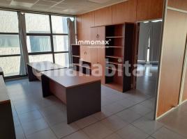 Louer , 408 m², Zona