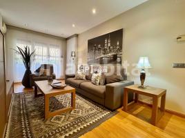 Piso, 105 m², seminuevo, Zona