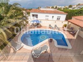 Casa (unifamiliar adossada), 265 m², Zona