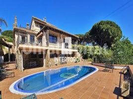 Casa (unifamiliar aislada), 689 m², Zona