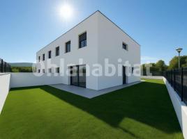 Casa (unifamiliar adosada), 228 m², seminuevo, Zona