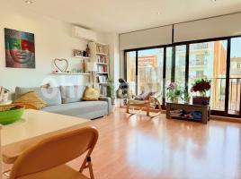 Dúplex, 96 m², cerca de bus y tren, seminuevo