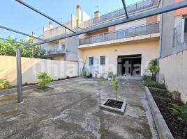 Houses (terraced house), 347 m², almost new, Calle Onze de Setembre