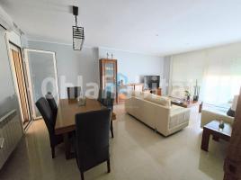 Houses (terraced house), 347 m², almost new, Calle Onze de Setembre