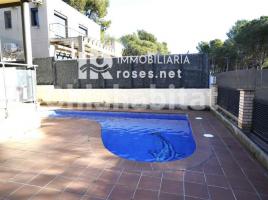 Casa (unifamiliar adosada), 255 m², seminuevo, Zona