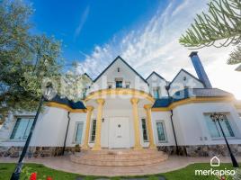 Houses (detached house), 953 m², near bus and train
