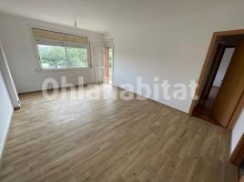 Pis, 85 m², près de bus et de train