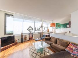 Casa (unifamiliar aislada), 414 m², cerca de bus y tren, seminuevo