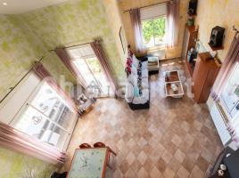  (unifamiliar aïllada), 306 m², près de bus et de train, presque neuf