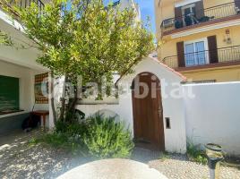 Pis, 133 m², prop de bus i tren