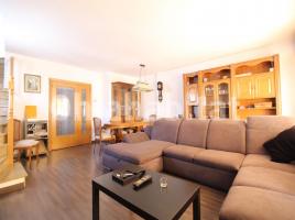 Casa (unifamiliar aislada), 221 m², cerca de bus y tren