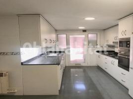 Piso, 106 m², cerca bus y metro