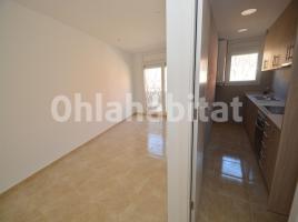 Flat, 58 m², near bus and train, new