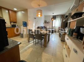 Piso, 59 m², cerca de bus y tren, seminuevo