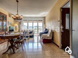Houses (detached house), 346 m², near bus and train