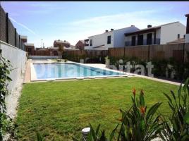 Casa (unifamiliar aislada), 150 m², cerca de bus y tren, seminuevo