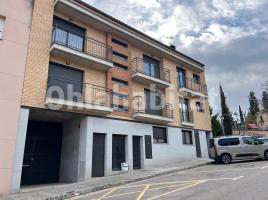 Dúplex, 104 m², près de bus et de train, nouveau