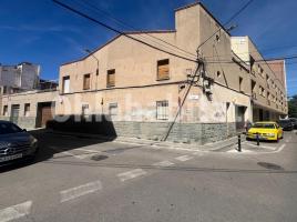 Houses (detached house), 250 m², near bus and train