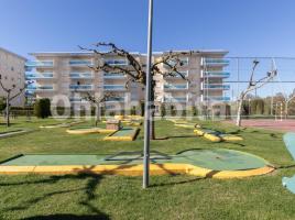 Pis, 65 m², près de bus et de train, presque neuf