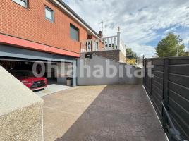 Houses (detached house), 226 m², near bus and train, almost new