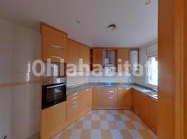 Pis, 161 m², prop de bus i tren