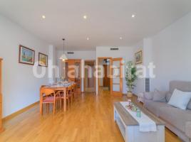 Àtic, 180 m², près de bus et de train, presque neuf