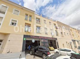 Flat, 64 m², near bus and train, almost new