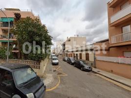 Flat, 67 m², near bus and train, almost new