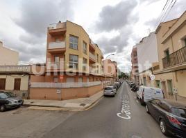 Flat, 64 m², near bus and train, almost new