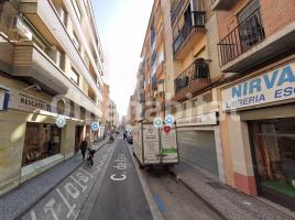 Pis, 72 m², près de bus et de train