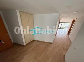 Dúplex, 112 m², cerca de bus y tren, seminuevo