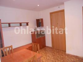 Pis, 41 m², près de bus et de train